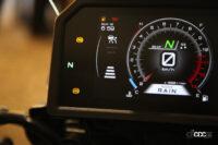 ヤマハ新型トレーサー9GT+のレーダー連携ブレーキとは