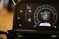 ヤマハ新型トレーサー9GT+のレーダー連携ブレーキとは