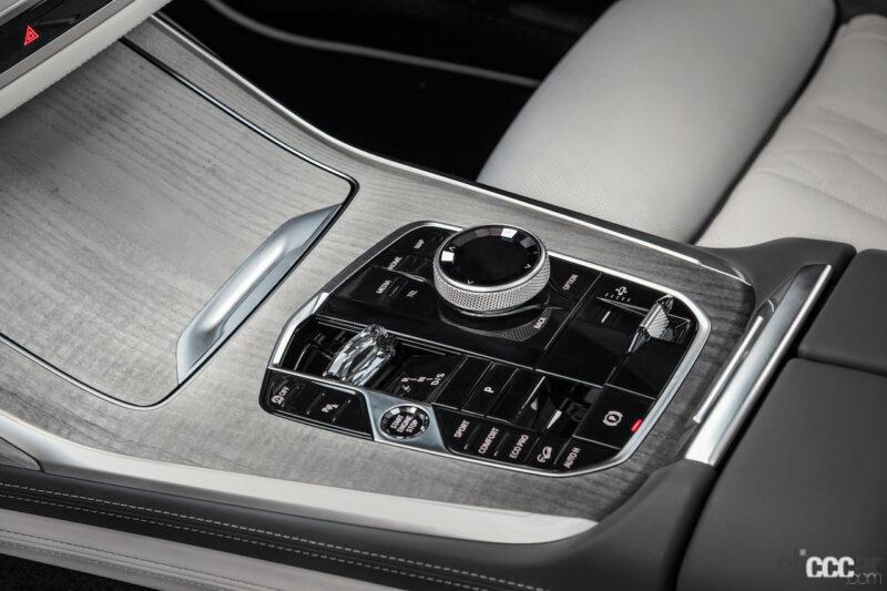 「BMW X7も一部改良でシフトレバーを廃止。フロントマスクの迫力が大幅アップ」の5枚目の画像