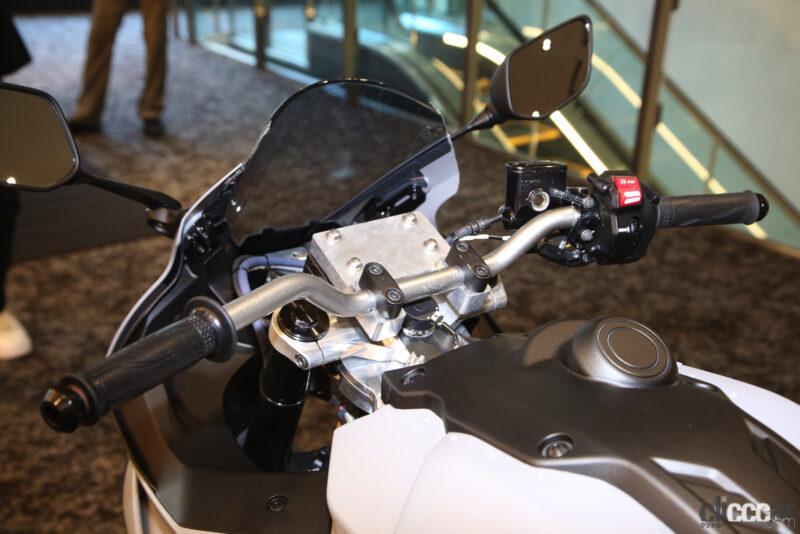 「バイクが立ちゴケしない機構「アムサス」とは？ 発表したヤマハの開発者に聞いてみた」の6枚目の画像