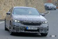 BMW i5 M60 市販型プロトタイプ スパイショット。フロントビュー