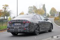 BMW i5 M60 市販型プロトタイプ スパイショット。リヤビュー