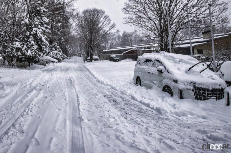 「冬にクルマのトラブルに遭った人が全国で51.7％、滅多に降らない地域で雪が降るとトラブルが多発することも」の2枚目の画像