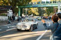 クラシックカーフェスティバル in 桐生の様子。ラリーを見物する街道のギャラリー