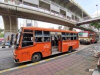 タイ・バンコクでの移動でオススメしたい路線バスの車掌さんが手にしている筒状ボックスの中身は？ - BKK_BUS_1002