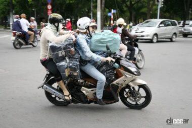 バイクは、日本では趣味の道具と思われがちだが、東南アジアでは生活の道具だ