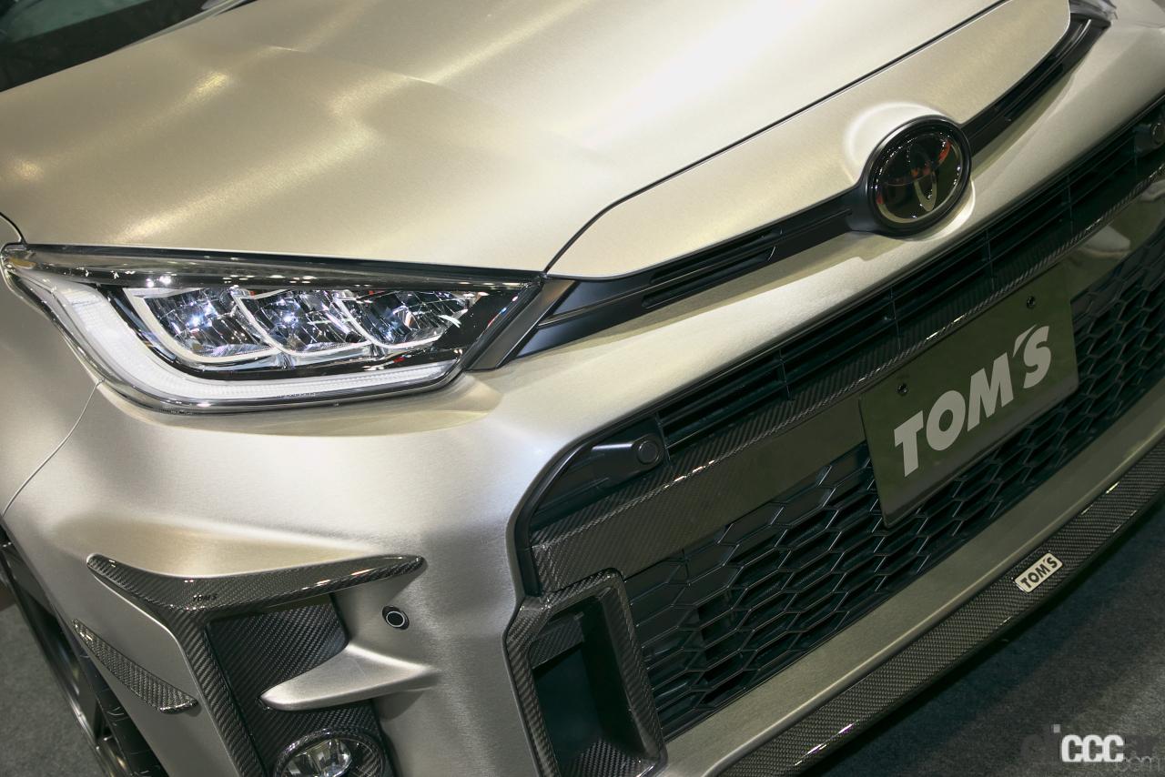 トムスはレクサスISとGRヤリスのコンプリートカー、クラウンクロス