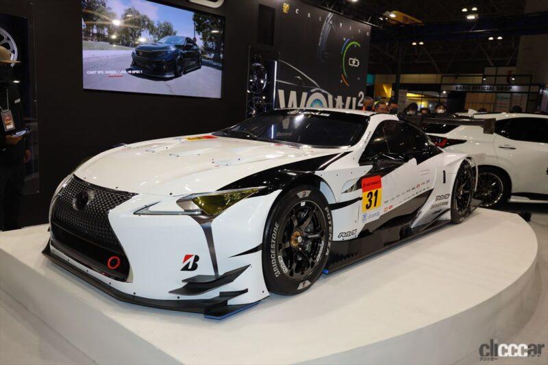 「RAYSブースは、新スーパーGT300マシン「apr LEXUS LC500h GT」を発表【東京オートサロン2023】」の5枚目の画像