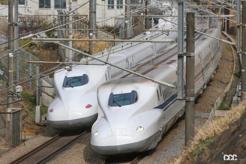「日産GT-R（R35）とN700系新幹線は同じ歳！2007年にデビューした電車たち【東京オートサロン2023】」の1枚目の画像