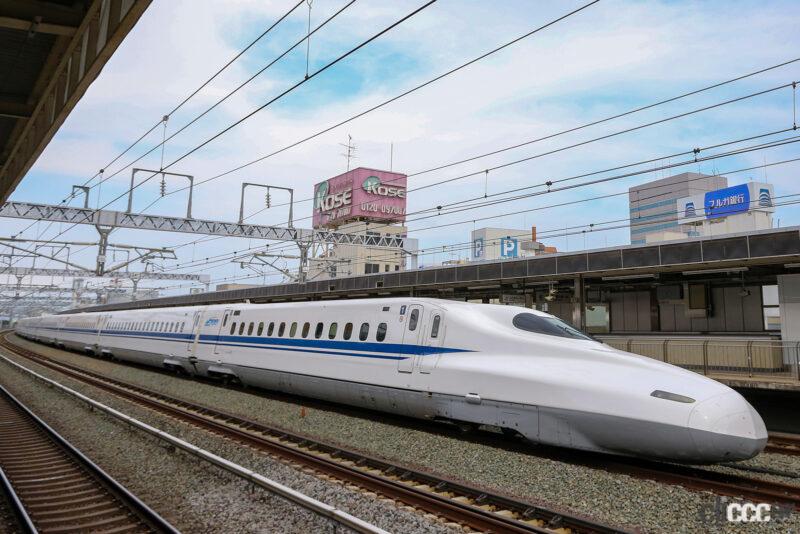 「日産GT-R（R35）とN700系新幹線は同じ歳！2007年にデビューした電車たち【東京オートサロン2023】」の4枚目の画像