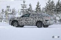 BMW初のフルエレクトリッククーペSUV「iX2」をキャッチ。クーペルーフの傾斜がすごい！ - Spy shot of secretly tested future car
