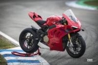 未来の市販スポーツバイク？イタリアのドゥカティが電動バイクの世界最高峰レースMotoE用マシン「V21L」を公開 - 2022_DUCATI_PANIGALE_V4S_01