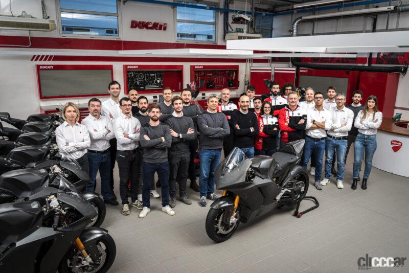 「未来の市販スポーツバイク？イタリアのドゥカティが電動バイクの世界最高峰レースMotoE用マシン「V21L」を公開」の2枚目の画像