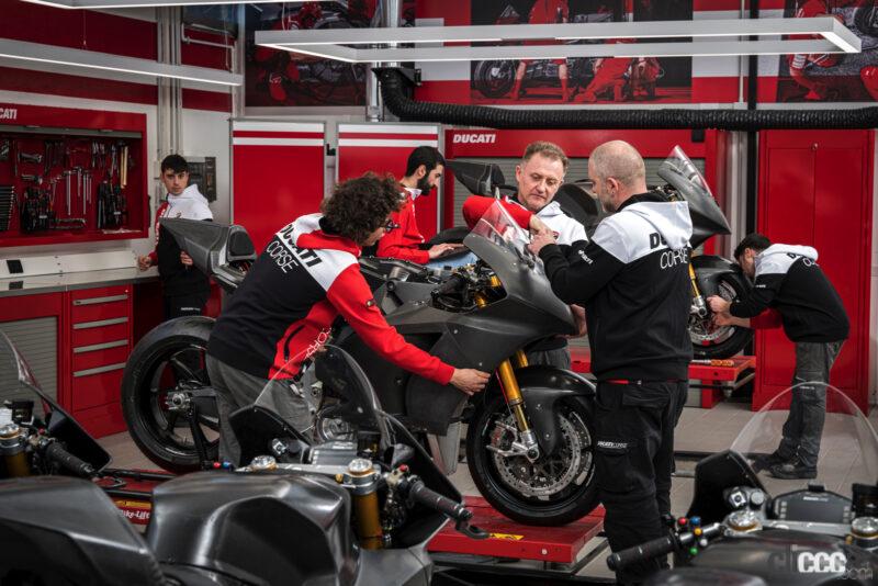「未来の市販スポーツバイク？イタリアのドゥカティが電動バイクの世界最高峰レースMotoE用マシン「V21L」を公開」の4枚目の画像