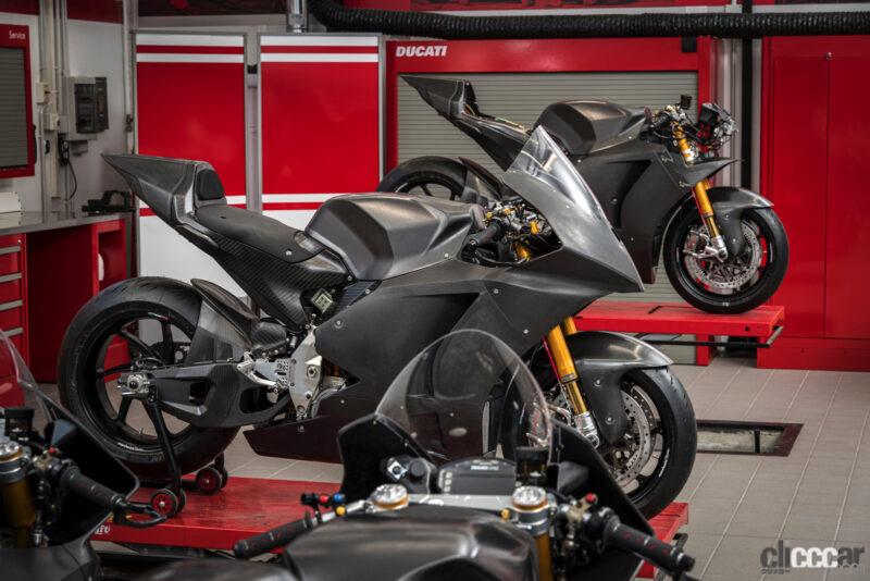 「未来の市販スポーツバイク？イタリアのドゥカティが電動バイクの世界最高峰レースMotoE用マシン「V21L」を公開」の5枚目の画像