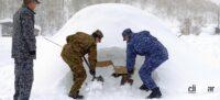 「クルマに積もった雪、正しい落とし方は？自衛隊が教えるライフハックに学ぶ雪対策」の3枚目の画像ギャラリーへのリンク