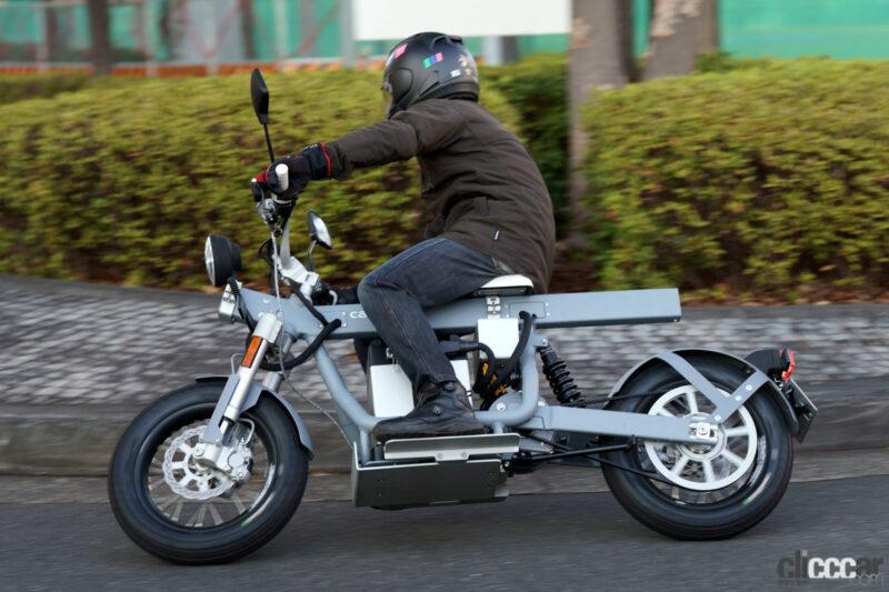 「ゴールドウィンが販売するスウェーデン製電動バイク・CAKEに試乗。乗り味はかなりビミョーだが、個性的ではある」の12枚目の画像