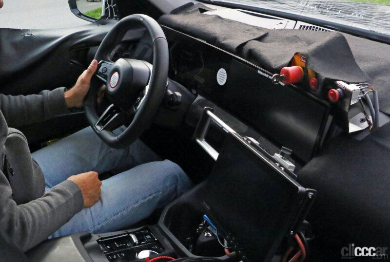 「新型BMW X3はコクピットが大進化！最新世代カーブドディスプレイを激写」の2枚目の画像