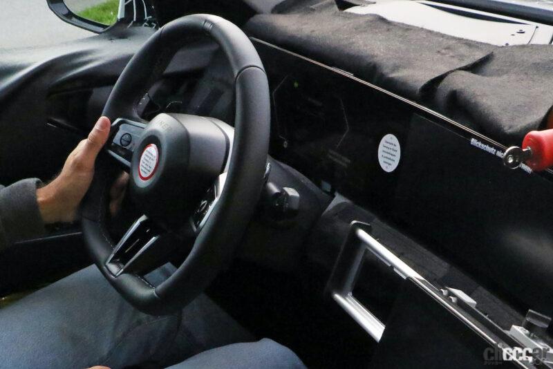 「新型BMW X3はコクピットが大進化！最新世代カーブドディスプレイを激写」の5枚目の画像