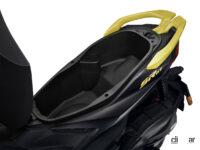 イタリアのアプリリアが新型「SR GT125」を国内発売。オン・オフを軽快に走れる原付二種の冒険スクーター - 2023_aprilia_srgt_sport125_07