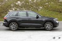 VWのフラッグシップSUV「トゥアレグ」次期型はこうなる？ 新電動モデルも導入の噂 - Spy shot of secretly tested future car