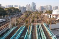 東海道新幹線の大井車両基地への回送線が並行しています