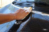 洗車の目安は、一般的に月に1回程度とされています。ただし、クルマの駐車場所や使用頻度などによっても適切な洗車タイミングは異なります