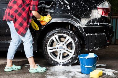 洗車に必要な道具は、ホース・バケツ・カーシャンプー・スポンジ・拭き上げ用タオルです