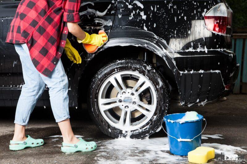 「正しい洗車は手洗いにあり!? 基本のやり方と洗車道具を再チェック」の1枚目の画像