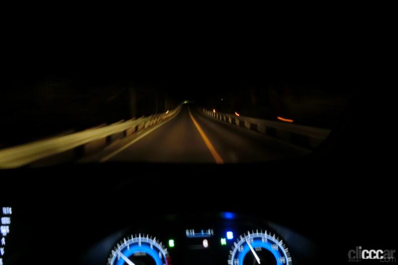 「LEDでなく安いハロゲンが良い！　オートハイビームも使いやすかったeKワゴンのライト性能レポート【新車リアル試乗7-6 三菱eKワゴン 夜間走行／ライト編】」の4枚目の画像
