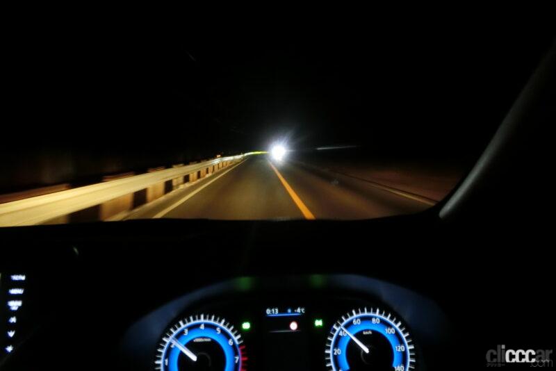 「LEDでなく安いハロゲンが良い！　オートハイビームも使いやすかったeKワゴンのライト性能レポート【新車リアル試乗7-6 三菱eKワゴン 夜間走行／ライト編】」の5枚目の画像