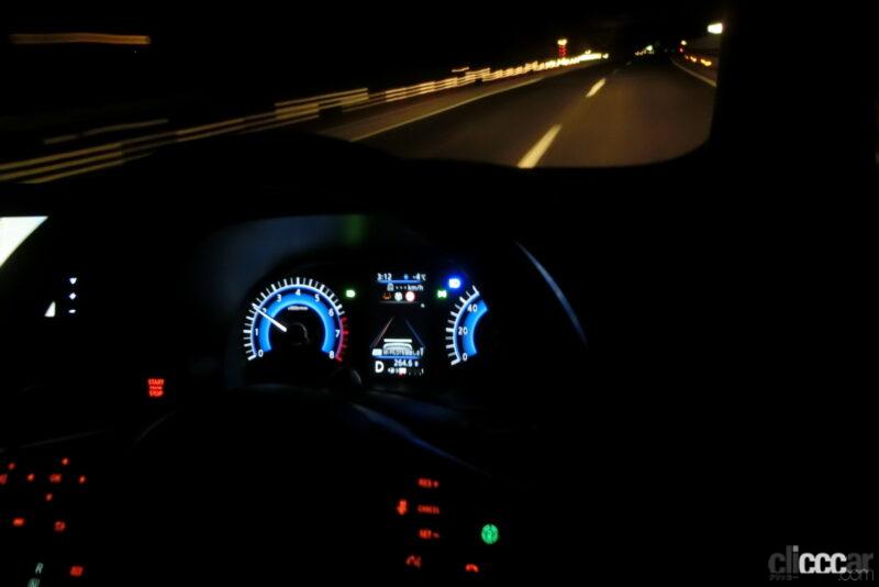 「LEDでなく安いハロゲンが良い！　オートハイビームも使いやすかったeKワゴンのライト性能レポート【新車リアル試乗7-6 三菱eKワゴン 夜間走行／ライト編】」の8枚目の画像
