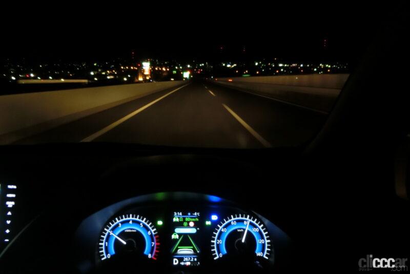 「LEDでなく安いハロゲンが良い！　オートハイビームも使いやすかったeKワゴンのライト性能レポート【新車リアル試乗7-6 三菱eKワゴン 夜間走行／ライト編】」の9枚目の画像