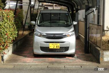 5ナンバーサイズの駐車場に、ちょこんと鎮座するチビの姿は愛らしい