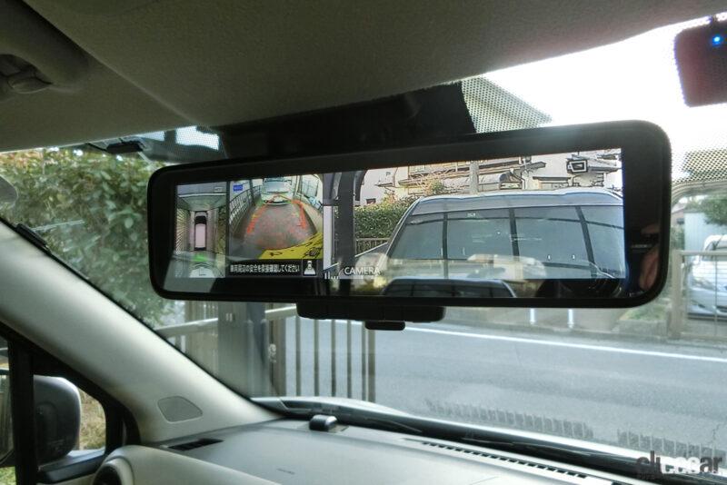 「eKワゴンの意外と見やすい、デジタルルームミラーのアラウンドモニターで車庫入れ性能を試す【新車リアル試乗7-7 三菱eKワゴン 車庫入れ編】」の9枚目の画像