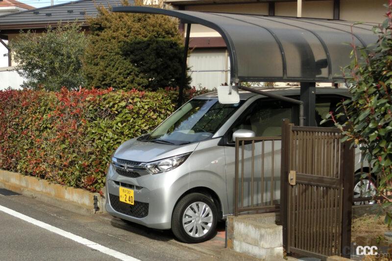 「eKワゴンの意外と見やすい、デジタルルームミラーのアラウンドモニターで車庫入れ性能を試す【新車リアル試乗7-7 三菱eKワゴン 車庫入れ編】」の33枚目の画像