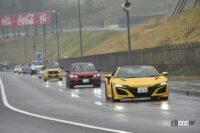2022年はあいにくの雨の中でしたが、各自動車メーカーの新車試乗会は行列必須！