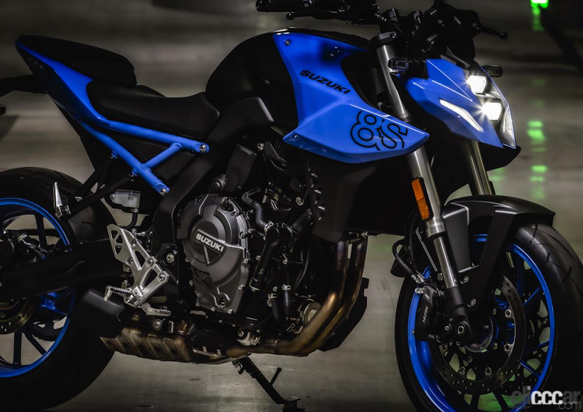 V型じゃなくなぜ並列？ スズキが新型「GSX-8S」と「Vストローム