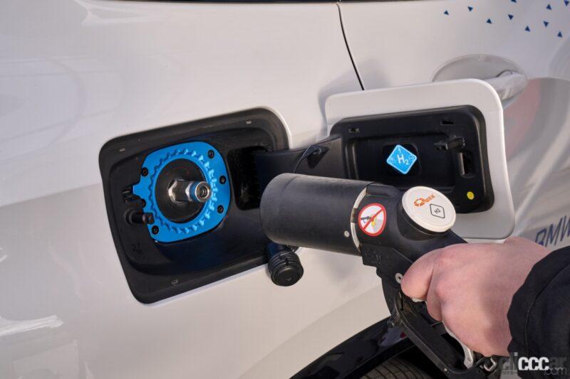 「BMW初のFCEV水素燃料電池車「iX5 ハイドロジェン」を清水和夫が初体験！ MIRAIとは別物の乗り味だった」の17枚目の画像