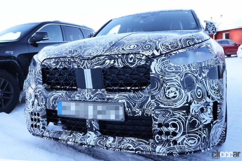 「BMW高性能クーペSUV「X2 M35i」次期型のM専用仕様を見よ！内部を激写」の1枚目の画像