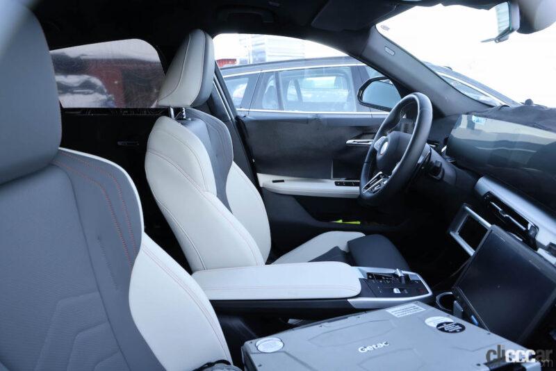 「BMW高性能クーペSUV「X2 M35i」次期型のM専用仕様を見よ！内部を激写」の8枚目の画像