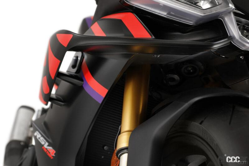 「アプリリア製スーパースポーツ「RSV4ファクトリー」と「RS660」の2023年モデルは、ブラック基調の新カラーがかなりレーシー」の7枚目の画像