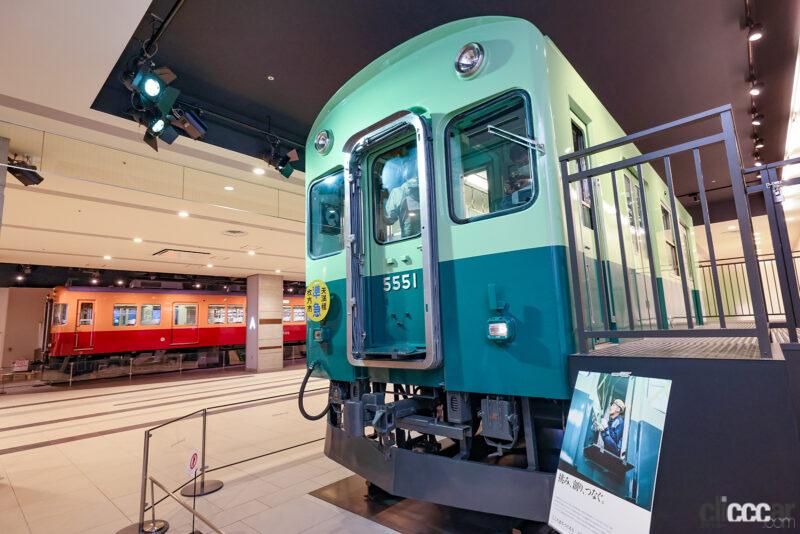 「伝説の5ドア車！「くずはモール」で京阪5000系の展示を開始。レアな昇降式座席も」の17枚目の画像