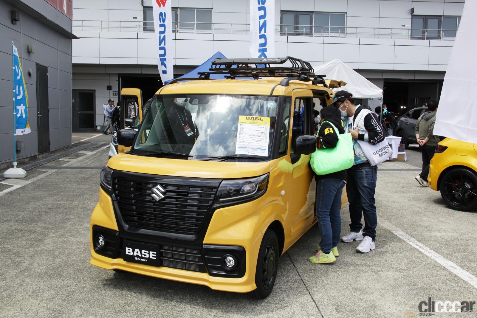 スズキスペーシアベース純正アクセサリー装着車  画像｜ロータリー型おむすびケース、マフラー型バーベキューコンロ、ユニークな「アウトドア」アイテムを集めてみた【モーターファンフェスタ2023】 |  clicccar.com