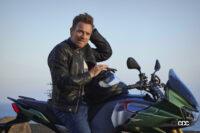 「バイク好きのオビ＝ワン・ケノービ役「ユアン・マクレガー」が、イタリアのモト・グッツィ「新型V100マンデッロ」で激ライディング」の2枚目の画像ギャラリーへのリンク
