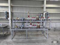 水素受け入れ施設のバルブと配管