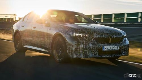 「BMW「i5」には「サイドミラーを見るだけで車線変更する」機能を搭載」の13枚目の画像