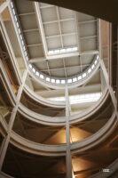 らせん状のスロープはアートだ