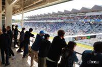 ホスピタリティエリアからはホームストレートが一望できる