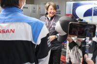 近藤真彦監督に肩をたたかれた瞬間に歓喜で再び涙してしまう学生